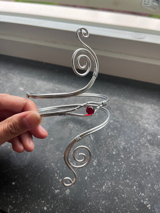 Armcuff med stora “snurrar”